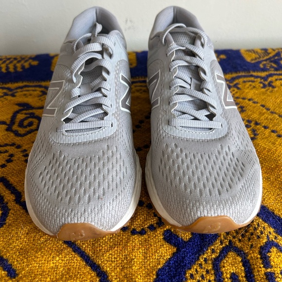 New Balance Fresh Foam sz. 10 - Picture 2 of 5